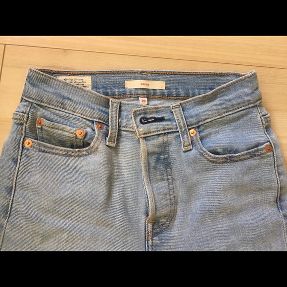 (Sold) Levi’s Wedgie Straight Washed - Picture 2 of 9